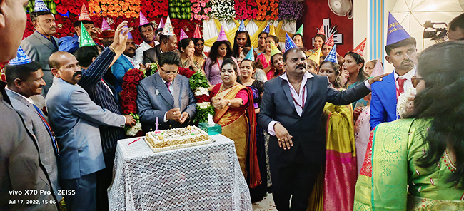 Large gathering join in celebrating the Birthday 2022 of Bro Andrew Richard with grandnuer at Prayer Centre, Budigere in Bangalore on July 17th along with large devotees and members of Grace Ministry.